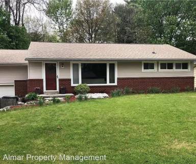 Main picture of 11 Baker Dr
