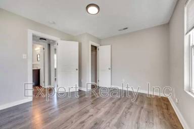 Main picture of 1029 57th St W