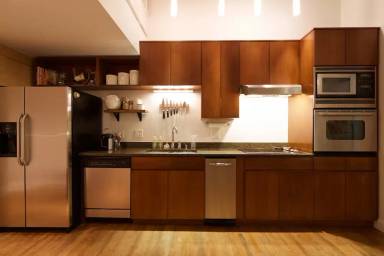 Main picture of 106 N High St