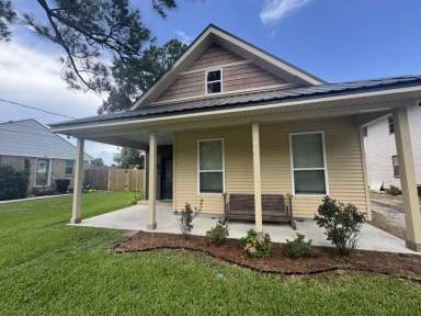 Main picture of 103 Shirley St