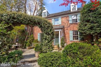 Main picture of 3743 Upton St NW