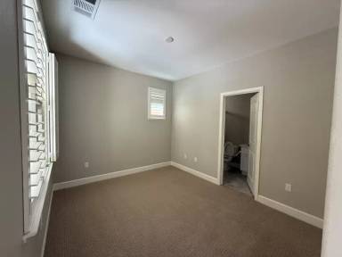 Main picture of 210 Selby Ln
