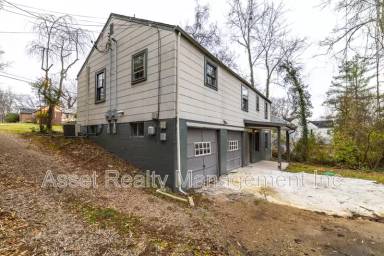 Main picture of 5501 Lake Shore Dr