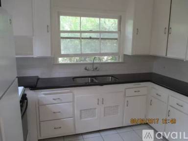Main picture of 1000 Tiverton Ave