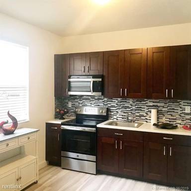 Main picture of 2595 SE 1st St