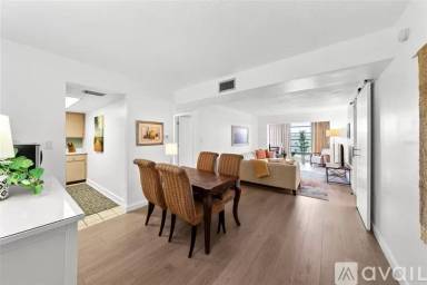 Main picture of 100 Waverly Way