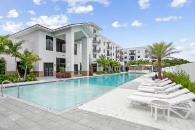 Main picture of 4613-4816 N University Dr
