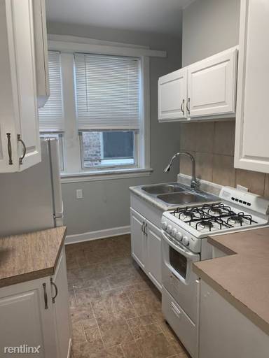 Main picture of 7661 N Sheridan Rd