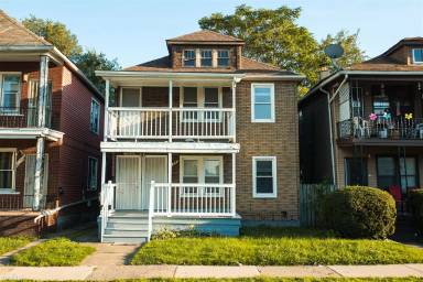 Main picture of 3188 Trowbridge St