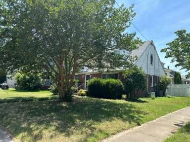 Main picture of 5215 Huntington Ave