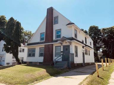 Main picture of 212 River St