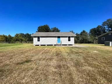 Main picture of 2818 Highway 14 E