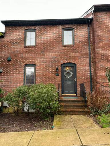Main picture of 61 Shaw St