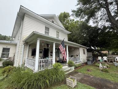Main picture of 337 1st Ave W