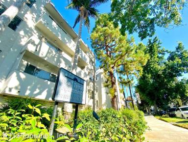 Main picture of 110 S Swall Dr