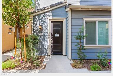 Main picture of 8749 Celebration St