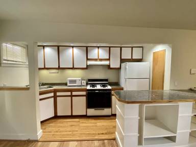 Main picture of 710 N Point St