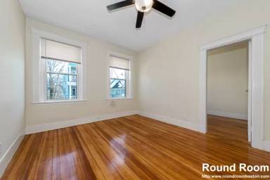 Main picture of 18 Brackett St
