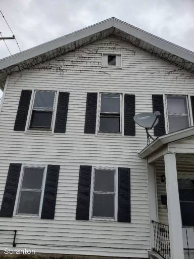 Main picture of 124 Oak St