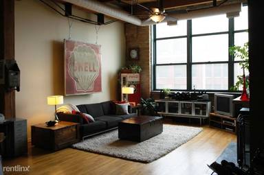 Main picture of 1733 W Irving Park Rd