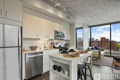 Main picture of 601 S Clark St