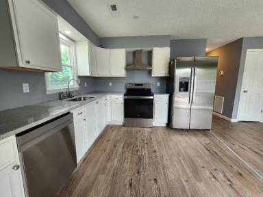 Main picture of 810 E Bragg St