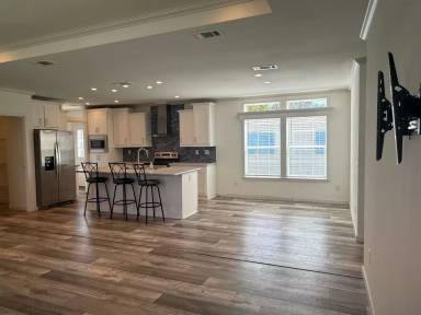 Main picture of 112 Paradise Dr