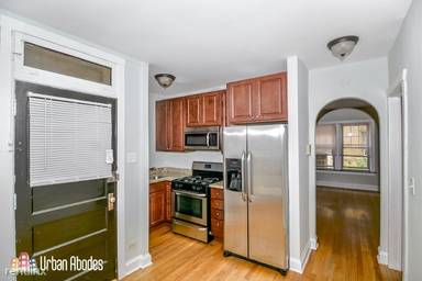 Main picture of 2106 W Ainslie St