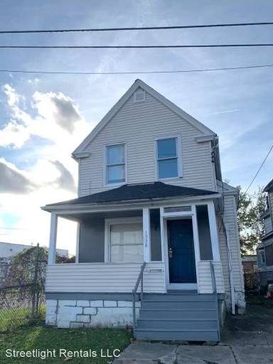 Main picture of 1538 W 102nd St