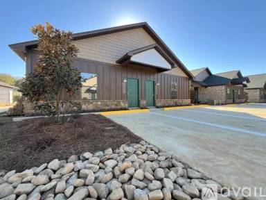 Main picture of 1034 S Veterans Memorial Blvd