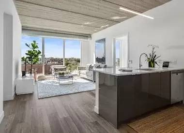 Main picture of 724 W Sheridan Rd Chicago, IL 60613