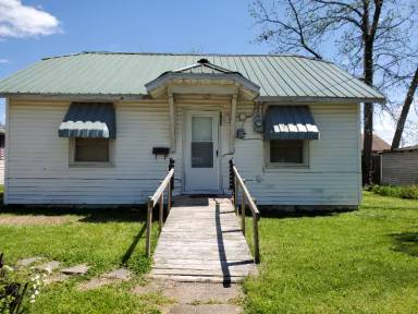 Main picture of 454 W 2nd St