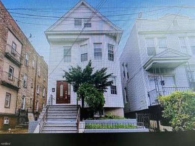 Main picture of 176 Garfield Ave