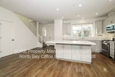Main picture of 2976 Bay Village Ave