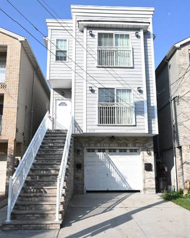Main picture of 230 Port Ave