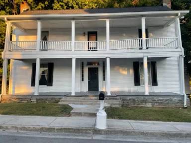 Main picture of 136 S Main St
