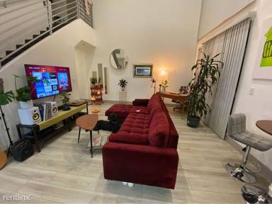 Main picture of 1039 S Hobart Blvd