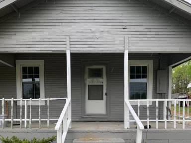 Main picture of 1327 W Livingston St