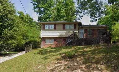 Main picture of 2807 Creek Ln NE