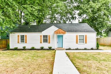 Main picture of 110 S Gregg St