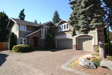 Main picture of 560-7006 126th Ave NE