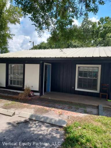 Main picture of 2103 W Lowry Ave