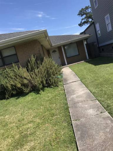 Main picture of 125 Spencer Ave