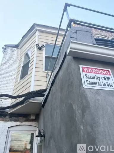 Main picture of 1717 N Broadway