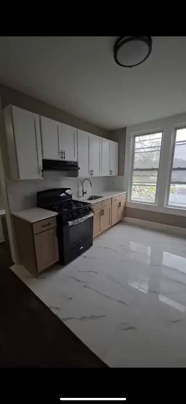 Main picture of 27 Ryle Ave