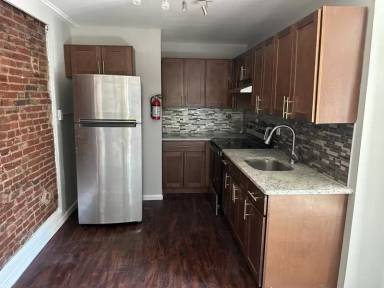 Main picture of 215 High St