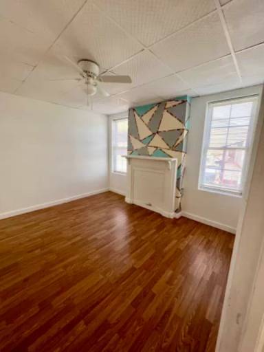 Main picture of 125 W DuPont Ave