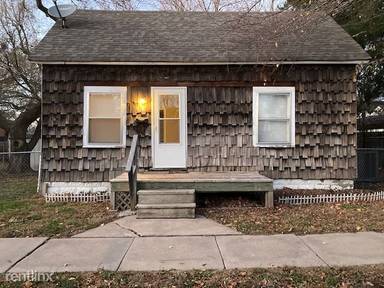 Main picture of 916 W 16th St N