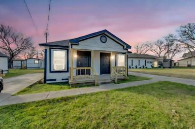 Main picture of 412 E Avenue F