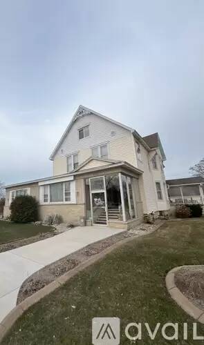 Main picture of 400 S 10th St